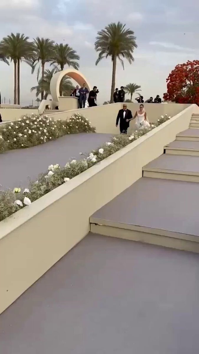 اللقطات الأولى من حفل زفاف أمينة خليل على أحمد زعتر بحضور منى زكي ، نجلاء بدر ، الطفل علي البيلي وغيرهم من النجوم