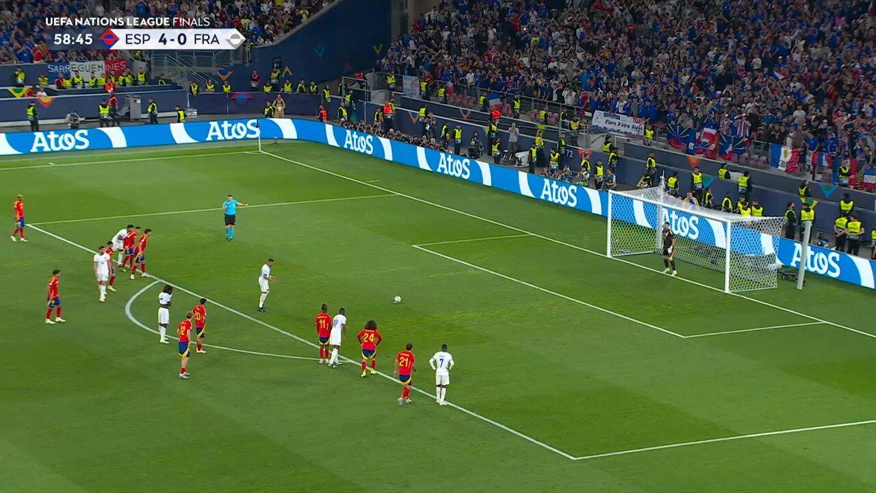 Mbappé from the spot to pull one back for France! 🇫🇷