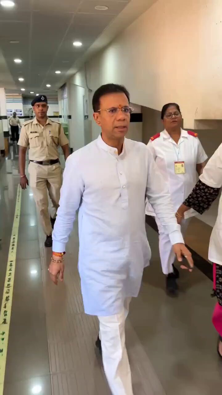 Porno xojayin yuziga otirdi