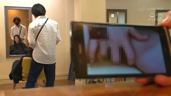 素人｜美容室でケープの中を全裸にされカット中に何度もこっそりイキさせられる敏感女..._image