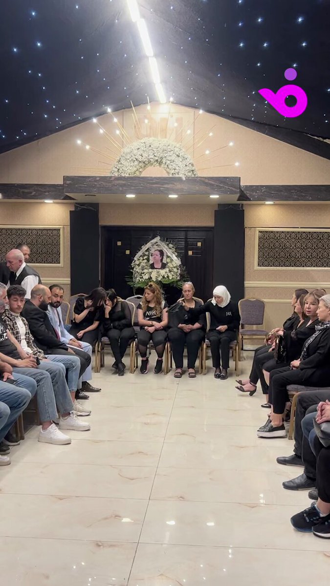 عزاء النجمة السورية حنان اللولو التي وافتها المنية منذ أيام بعد صراعها مع السرطان #فوشيا 