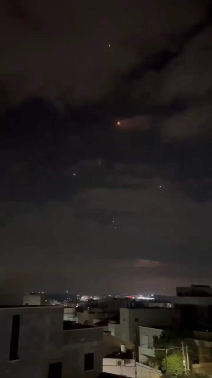 [爆卦] 伊朗送給以色列的大型高空煙火