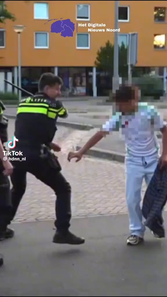 112 melding Vechtpartij op Stationsplein Emmen met man aangehouden met steen