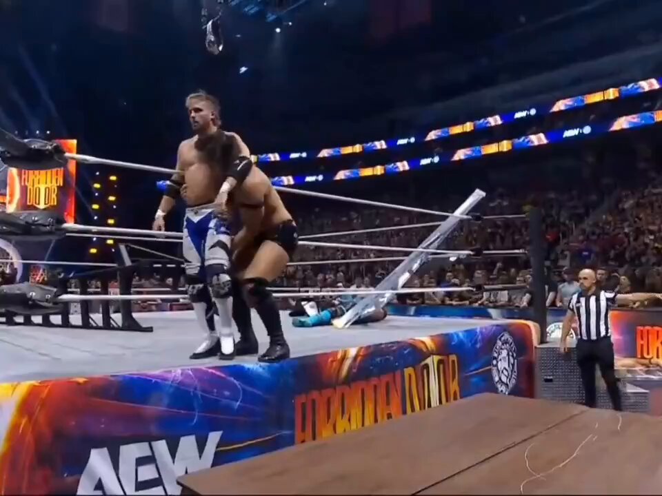 新日本プロレス ELP エル・ファンタズモ 【光るサングラス】エルファンタズモ 要チェック！】闘魂SHOP水道橋店で、エル・ファンタズモ選手の