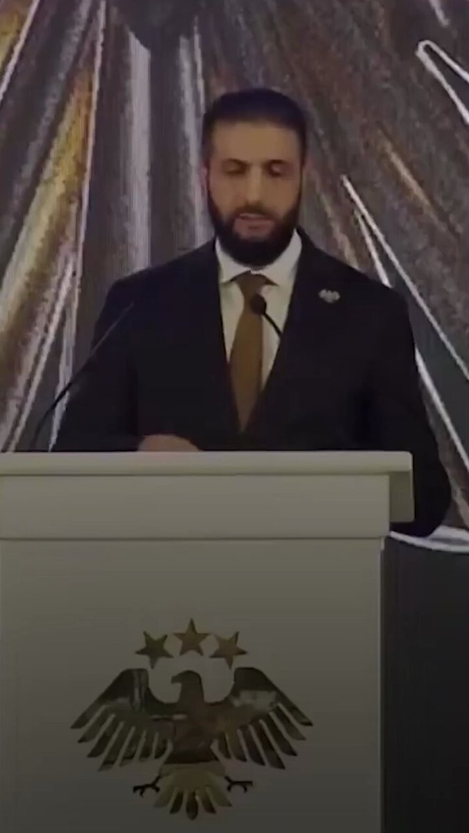 الرئيس السوري أحمد الشرع يعلن عن الهوية الجديدة ويقول إنها تعبر عن "سوريا التي لا تقبل التجزئة ولا التقسيم" #المشهد 