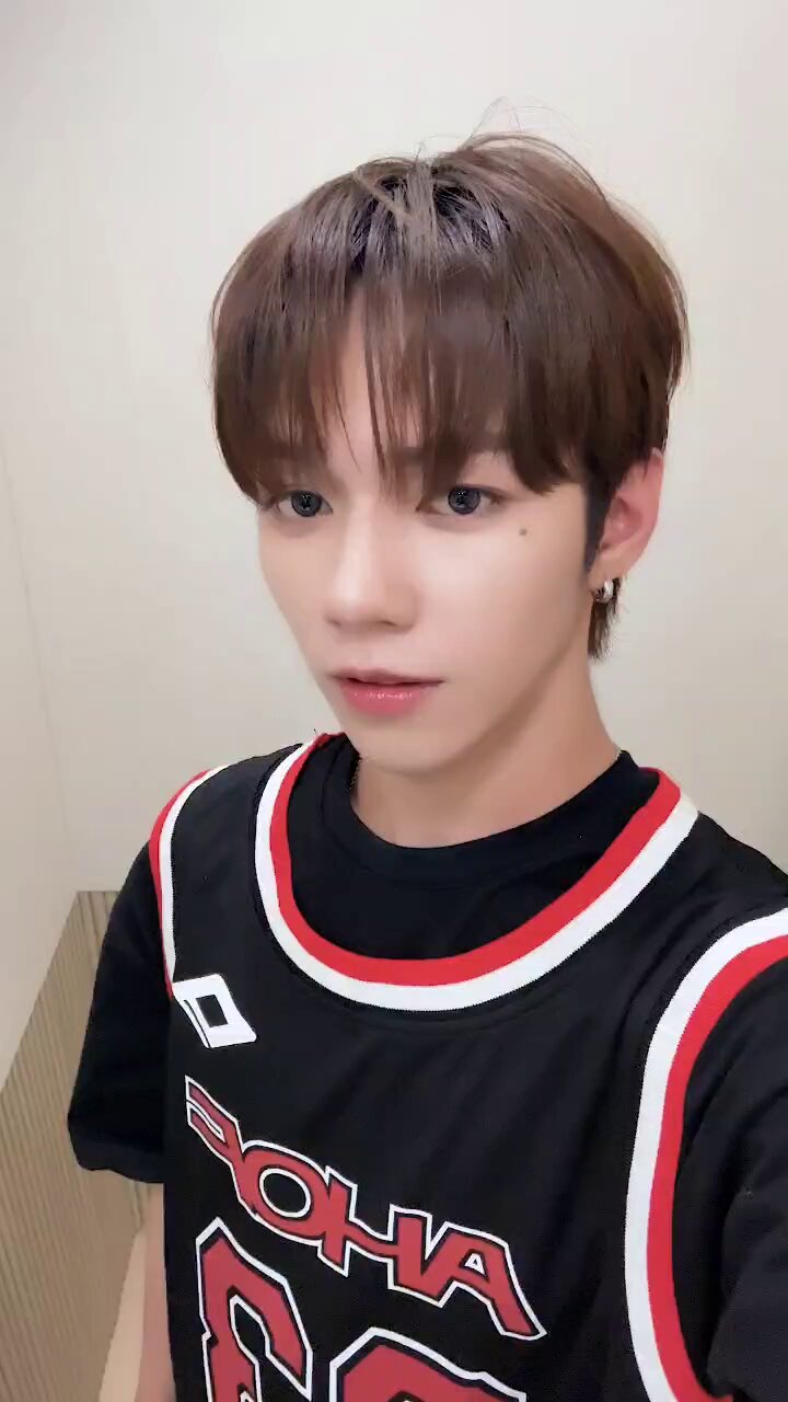 AHOF マニラ公演　ジョンウ AHOF_official X update with JEONGWOO and JL 🤳 #AHOF #아홉