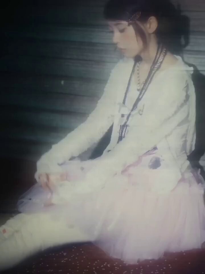 ♡モカページ ♡ ILLITのモカちゃん😍の壁紙作りました😀20241025E GLLITの皆様