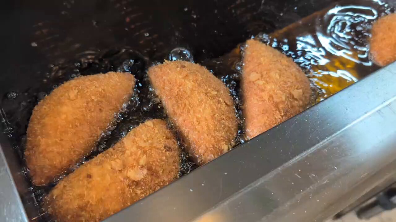 ※カレーパンダ※ カレーパンだ ポルタ カレーパンだ. [堺·北野田]カレーパン専門