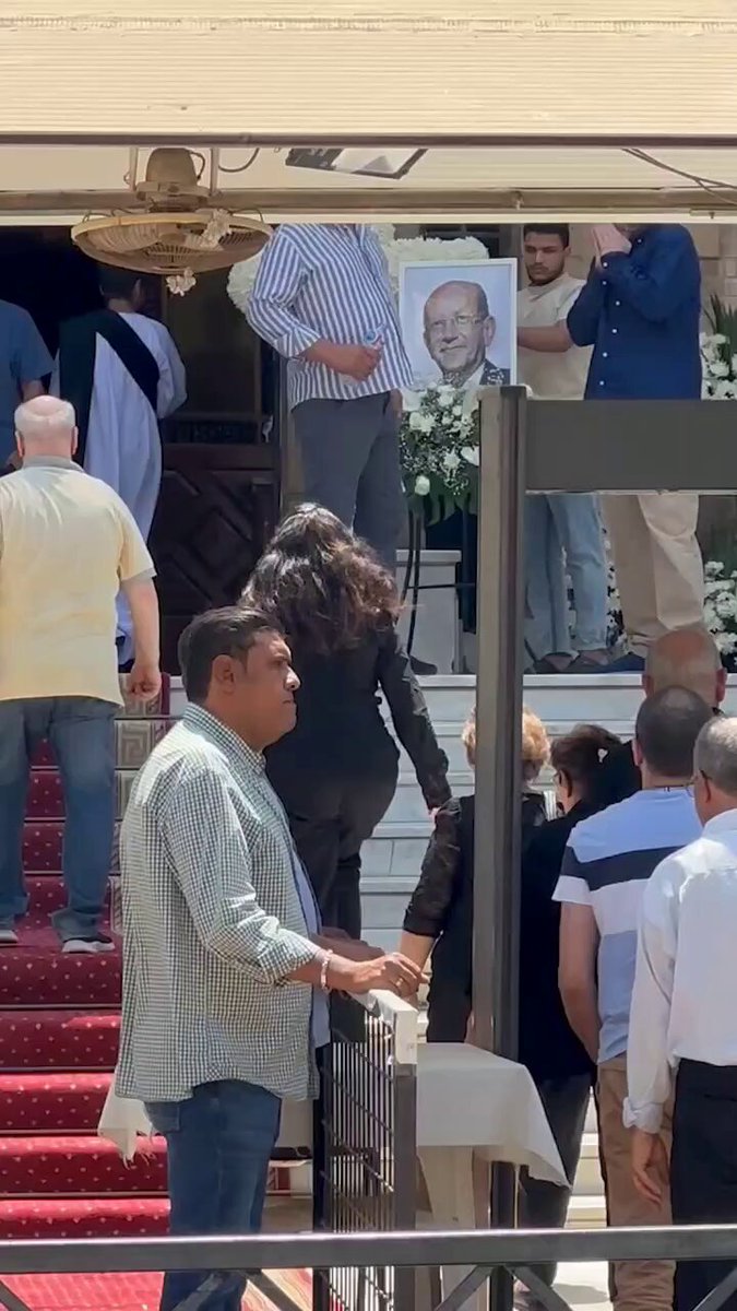 وزير الثقافة المصري أحمد فؤاد هنو، محمود حميدة، شريف منير، أشرف زكي، بشرى، صبري فواز، وغيرهم من نجوم الفن والإعلام يحضرون جنازة لطفي لبيب في كنيسة ماري مرقس بالقاهرة للوداع الأخير 