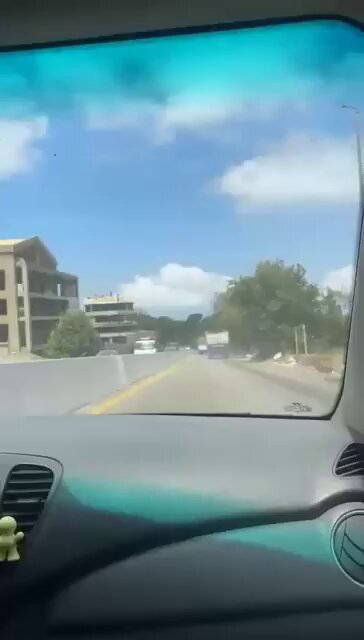 عاجل: انقلاب شاحنة على طريق ضهر الوحش يودي بحياة شخص ويُصيب 7 آخرين 