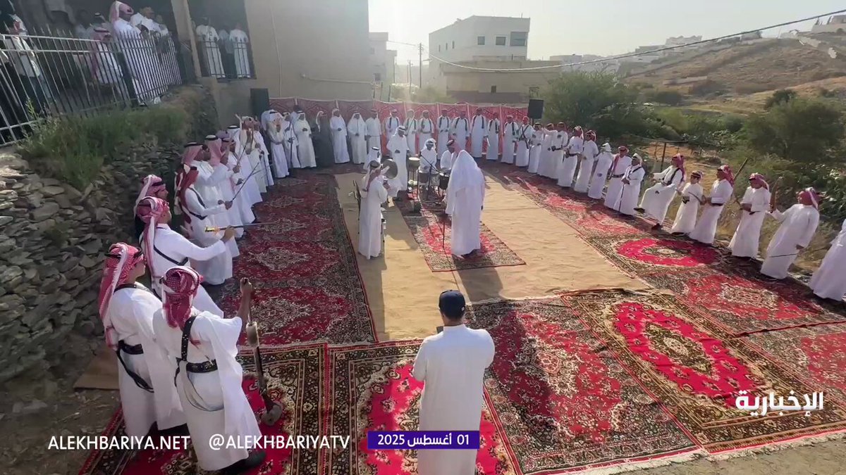 في لوحة من عبق الماضي وروح الحاضر... دورة تعليم فن العرضة الجنوبية ضمن فعاليات مهرجان الباحة تستهدف صغار السن لتثقيفهم بموروث أجدادهم #الإخبارية في لوحة من عبق الماضي وروح الحاضر... دورة تعليم فن العرضة الجنوبية ضمن فعاليات مهرجان الباحة تستهدف صغار السن لتثقيفهم بموروث أجدادهم #الإخبارية
