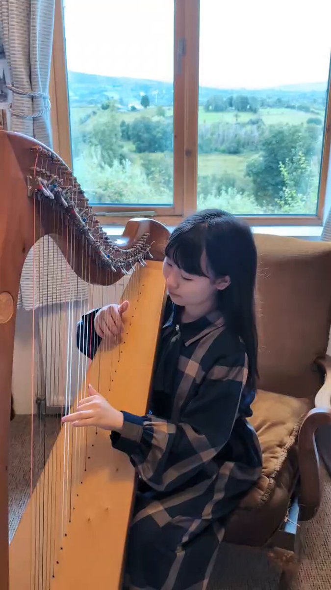 D.Poloniato 作 【ハープを弾く娘】