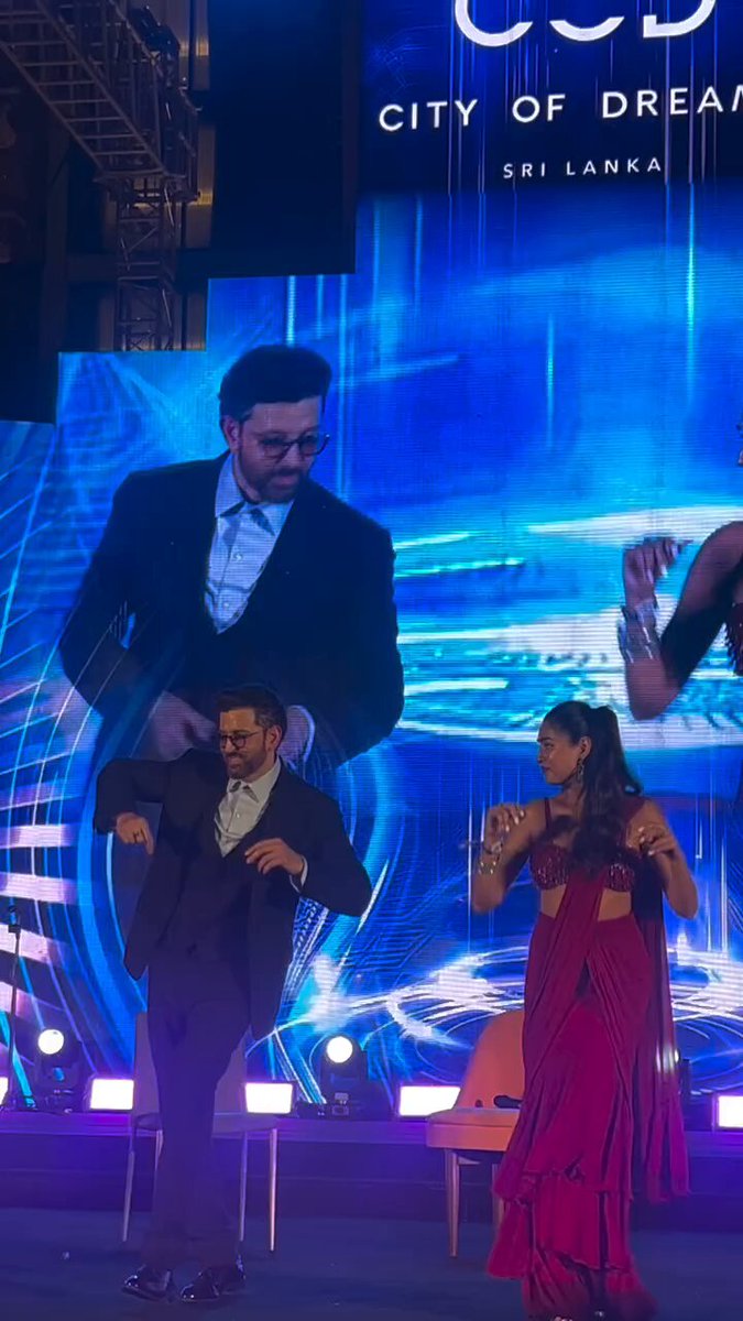 #HrithikRoshan performing the #AavanJaavan hook Picture
