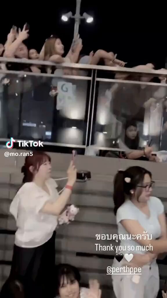 その他 PerthSanta Fancon Domiia Hello, Domiia (PerthSanta Mascot) : r/GMMTV