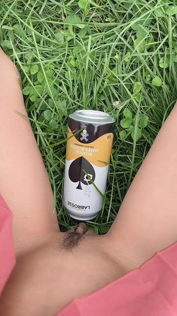 Video oleh @GirlsLovePee