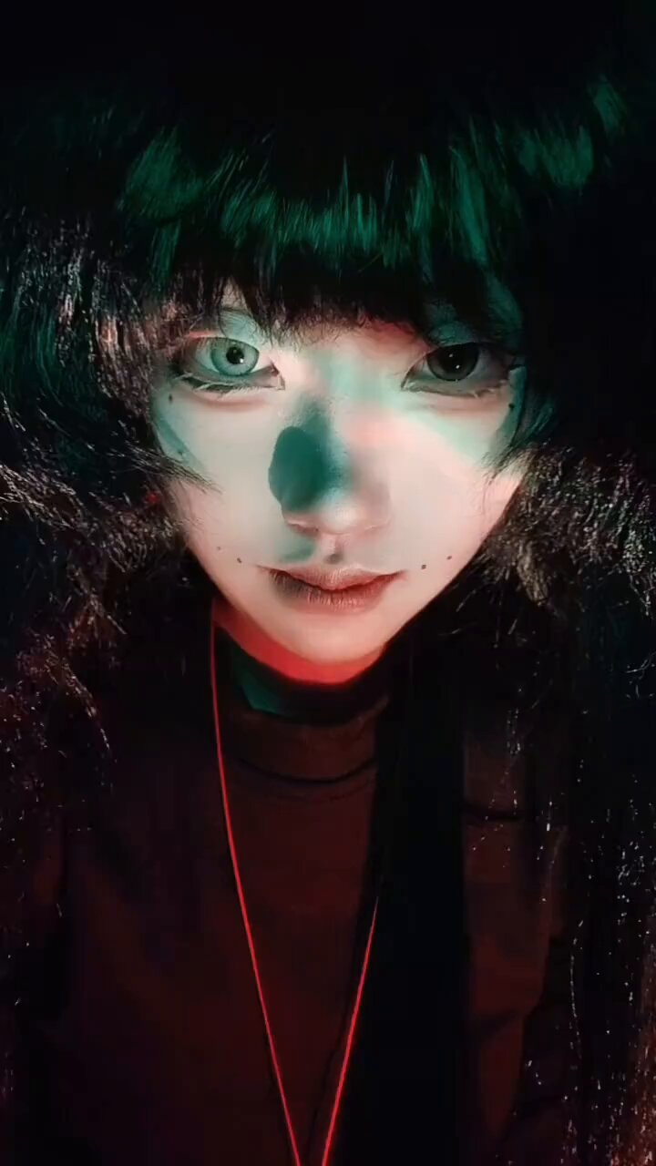 頭七- Cerca / X