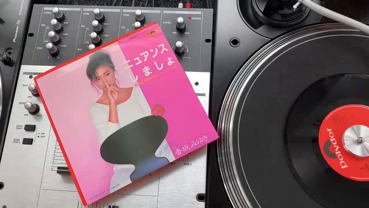 ★美盤★［LP］辺見マリとクリスマスを L-6082P ☆美盤☆［LP］辺見マリとクリスマスを L-6082P Amazon.co.jp: 《