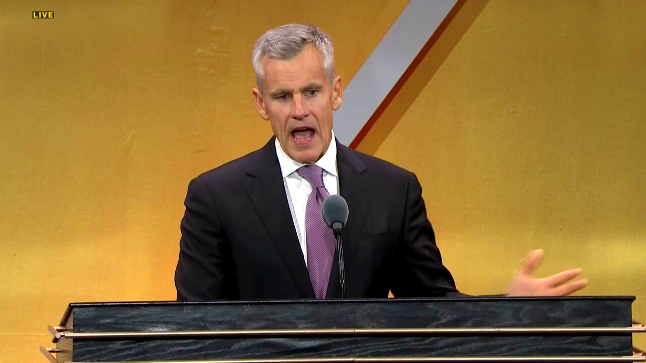 SleeperThunder on X: "Former Head Coach Billy Donovan congratulates Mark  Daigneault and the Thunder on winning the NBA championship in his Hall of  Fame speech. (🎥 @ohnohedidnt24) | #ThunderUp https://t.co/RJfKpGglnj" / X
