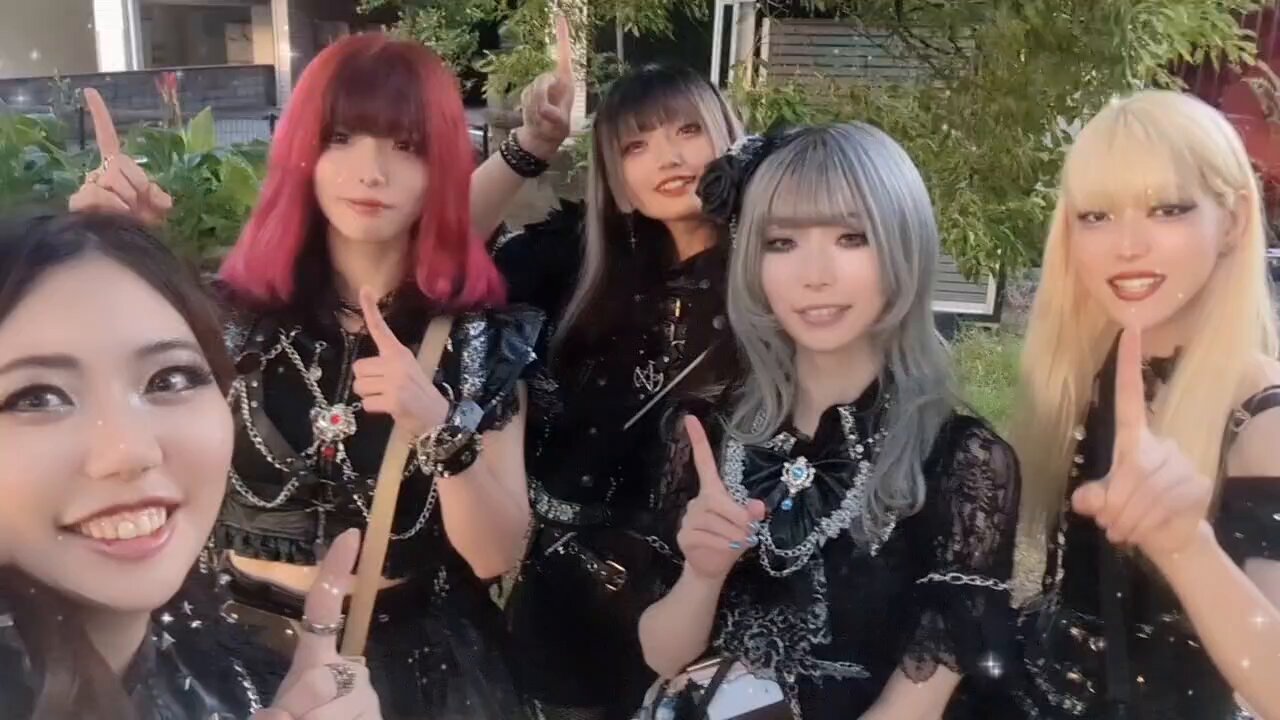 超激レア　非売品　VIP 王冠ベイビー　赤　450万相当課金　ワンセブンライブ Amazon.co.jp: VIP 王冠ベイビー 赤 450万相当課金 ワンセブン