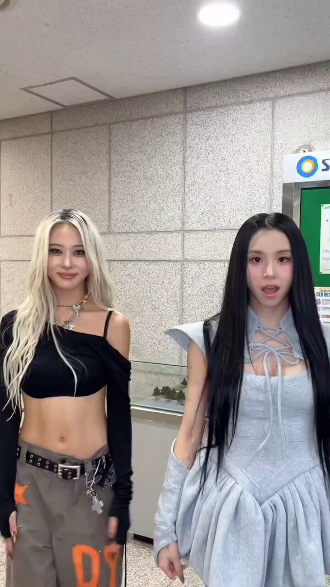 TWICE on X: 