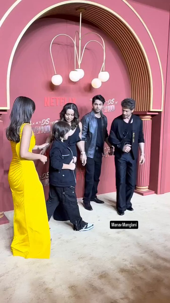 ShahRukh Khan and Family Arrives Picture