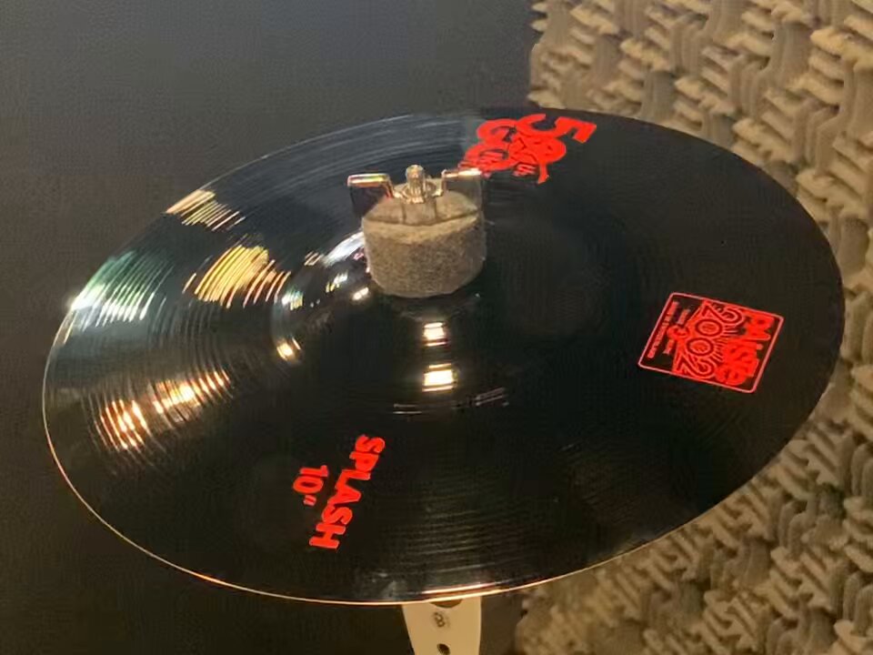 ■黒い合成樹脂製●ウドゥドラム？■ギリシャ模様？の打楽器 □黒い合成樹脂製○ウドゥドラム？□ギリシャ模様？の打楽器