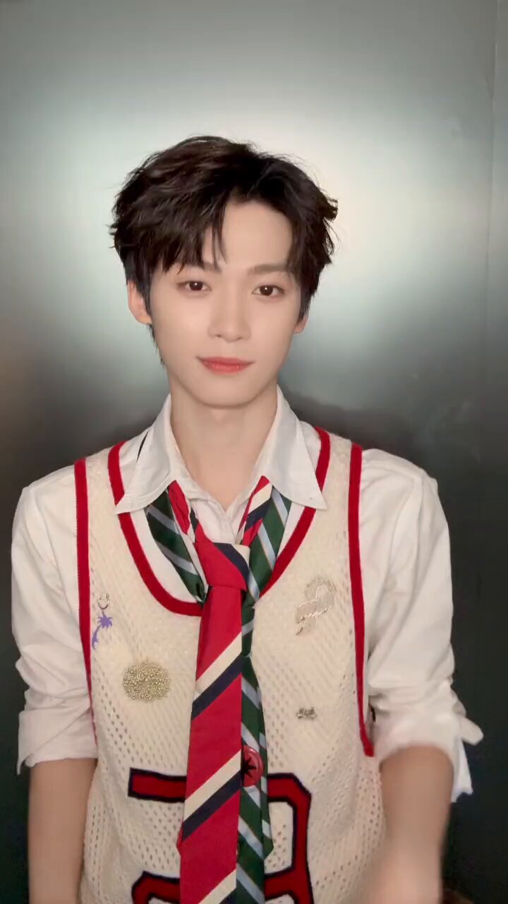 TXT yzy yizhiyu 上海サイン会　当選者　ポラロイド TXT yzy yizhiyu 上海サイン会 当選者 ポラロイド スビン - メルカリ