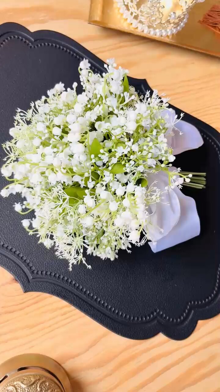 かすみ草フライングブーケ かすみ草とココフラワーのアンティークホワイトブーケ ✲ / 結婚