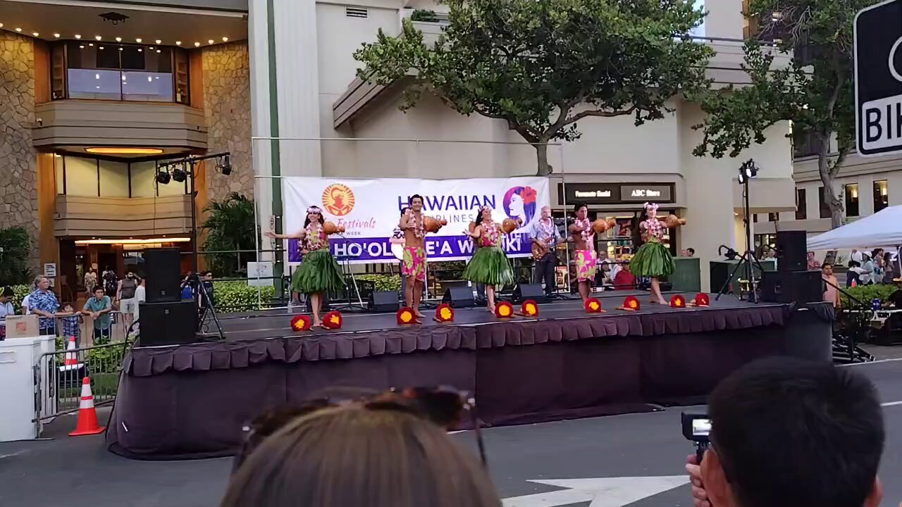 フラダンス一式 約100点近く ナレイマイカヒキナの生徒さんはみんなハワイ語で1〜10の数字が