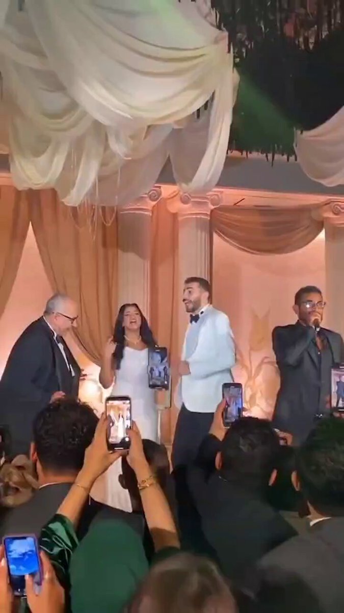 يسرا، أحمد سعد، شيماء سيف، أكرم حسني، كريم محمود عبدالعزيز، وغيرهم من النجوم في حفل زفاف ابن بيومي فؤاد 