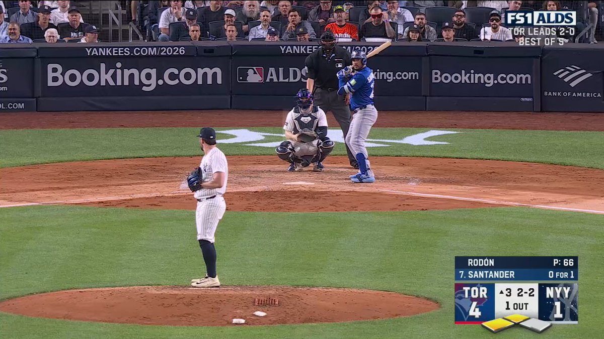 THEY JUST KEEP HITTING! Anthony Santander makes it 6-1 @BlueJays! 