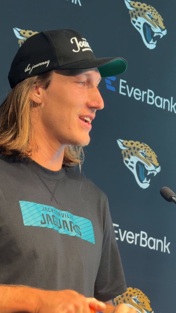 “He’s unique… the energy. It’s kind of unbelievable.” 

#Jaguars QB Trevor Lawrence asked about getting Travis Hunter in the end zone, his energy and him asking for the ball. 

Said all good receivers will tell you when they’re open 😂😂😂 