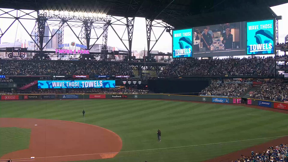 The roof is closed and it is LOUD in Seattle!

Tom Verducci talks about the impressive list that Tarik Skubal can join tonight with a win 