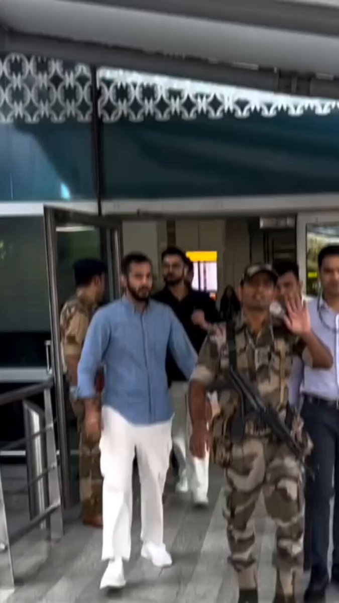 Dekho Dilli mein kon aaya Picture
