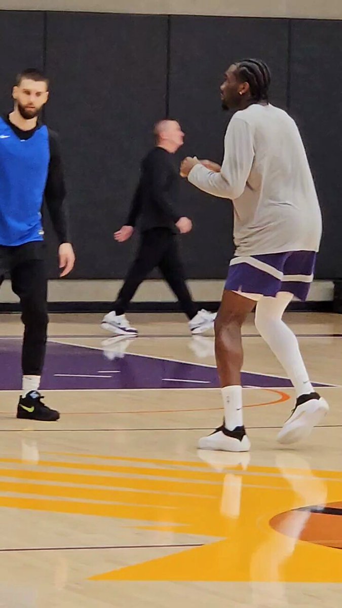 Mark Williams has yet to play in a preseason game and isnt expected to see any action tonight in Suns final one against Lakers. #Suns #LakeShow 