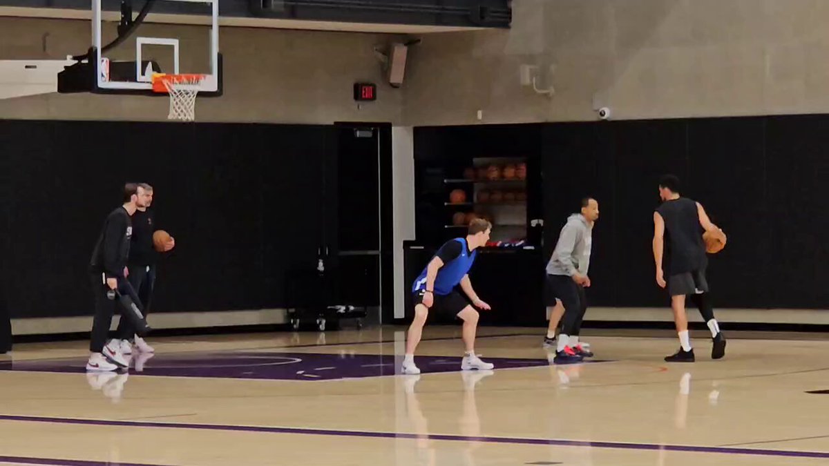 Devin Booker working with new Suns assistant coach John Little on playing in a crowd and looking to score. #Suns 