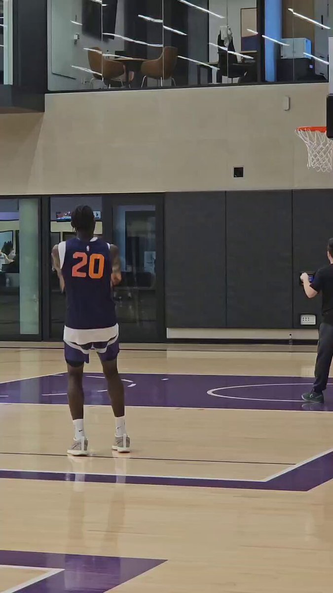 Rasheer Fleming for 3. #Suns 