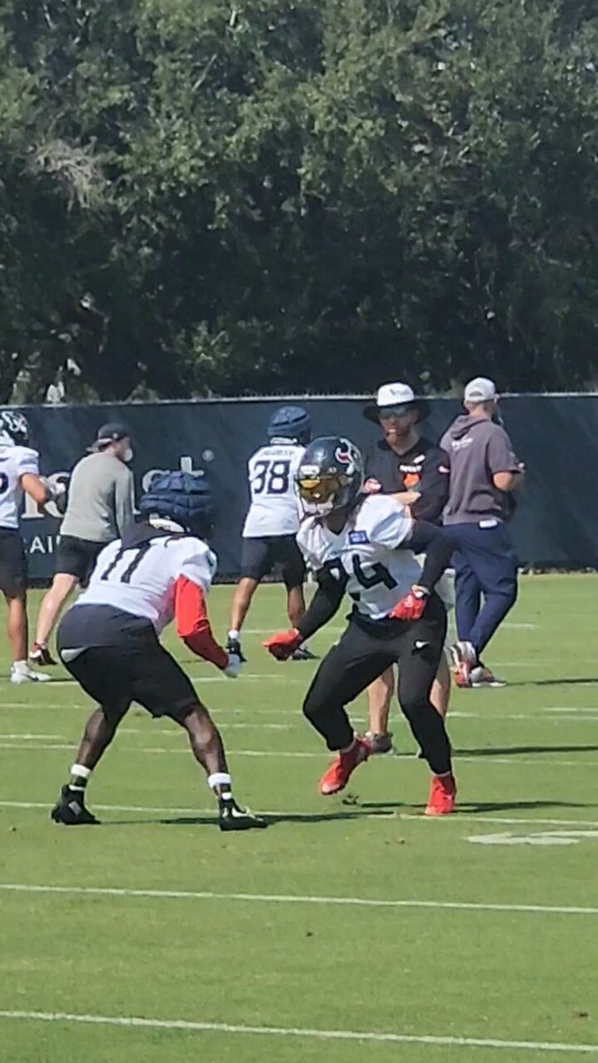 #Texans All-Pro corner Derek Stingley Jr., (newly-engaged, congrats Sting!) and full-go Wednesday practice after missing some time in recent weeks with left oblique injury. Now, recharged and healthy after bye week @KPRC2 