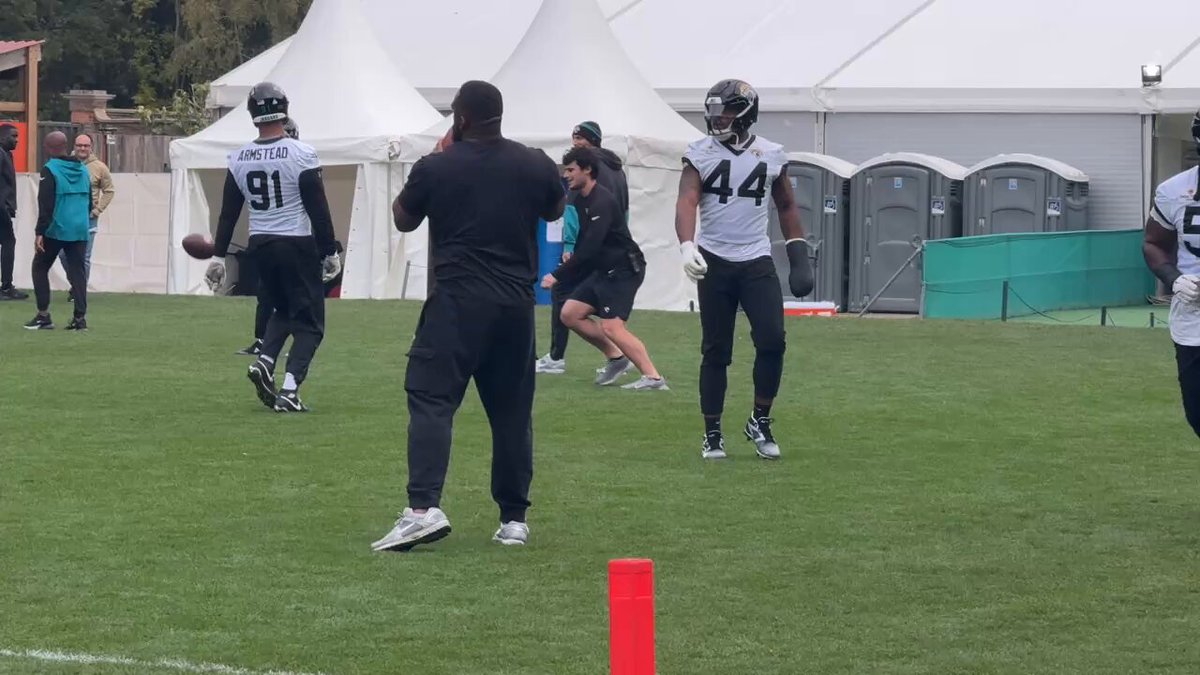 #Jaguars are in London (and so am I). Here’s what Travon Walker is rockin’ today. 