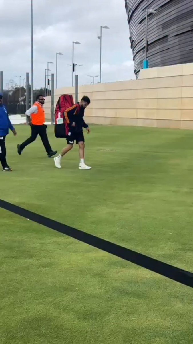 Virat Kohli arrives for practice Picture