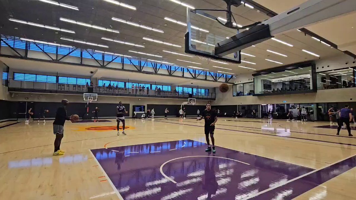 Rasheer Fleming for 3. #Suns 