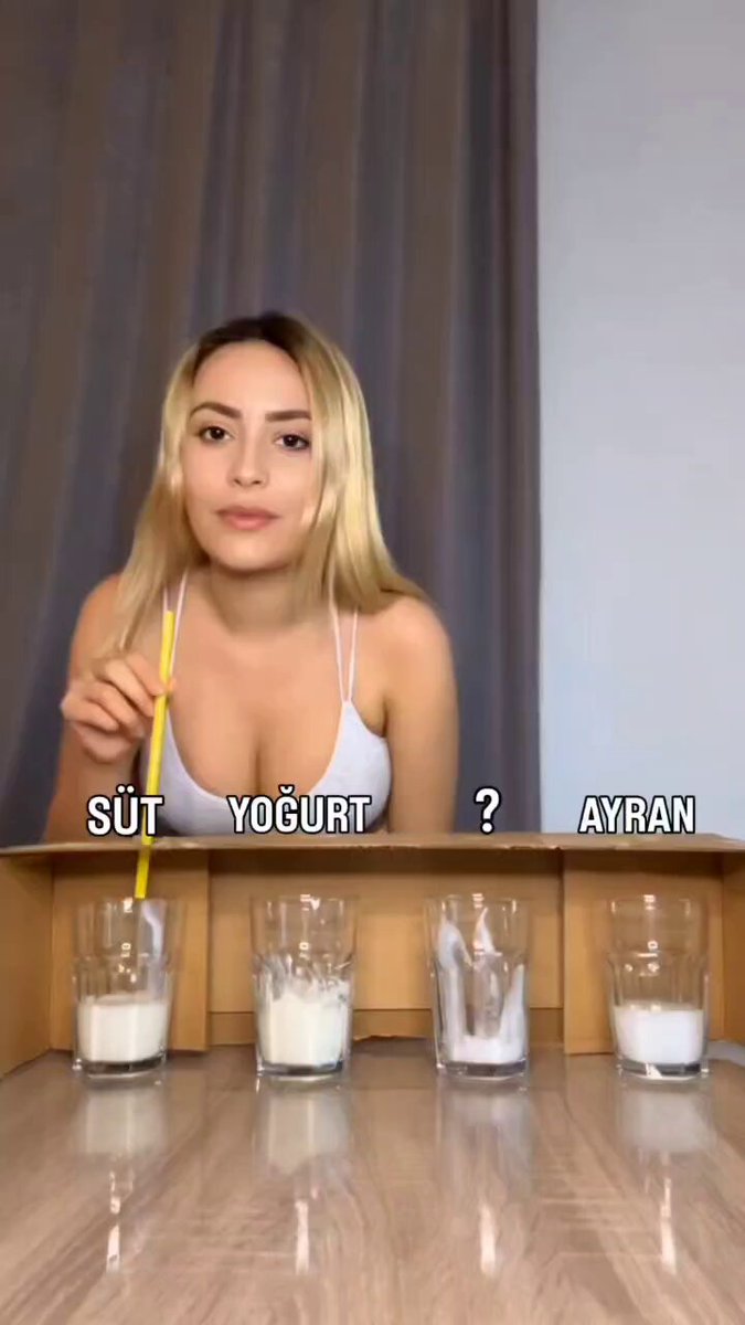 Porno qiz yovvoyi orgazm oladi
