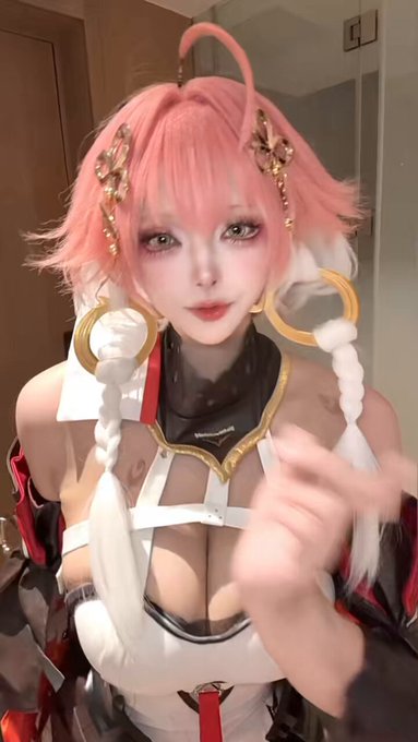 Twitterのコスプレ動画1