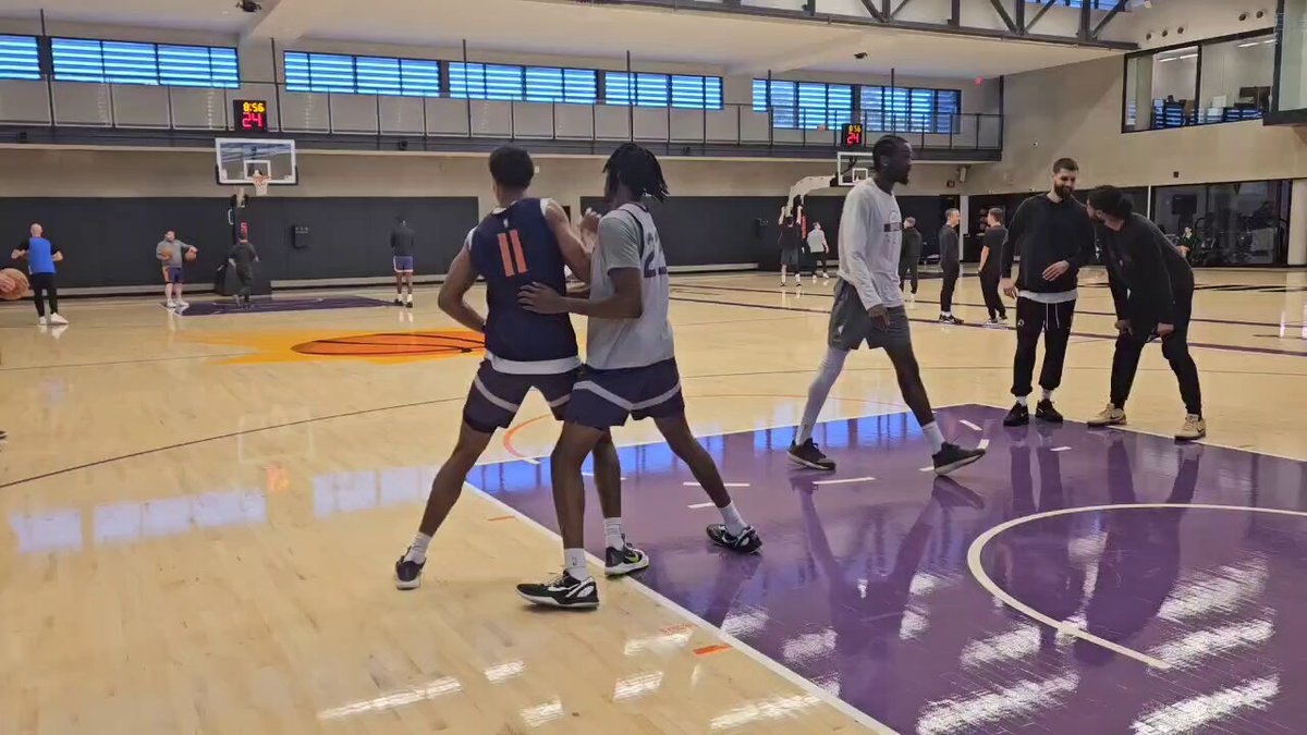 Suns bigs Mark Williams, Nick Richards, Oso Ighodaro, Khaman Maluach and CJ Huntley working. #Suns 