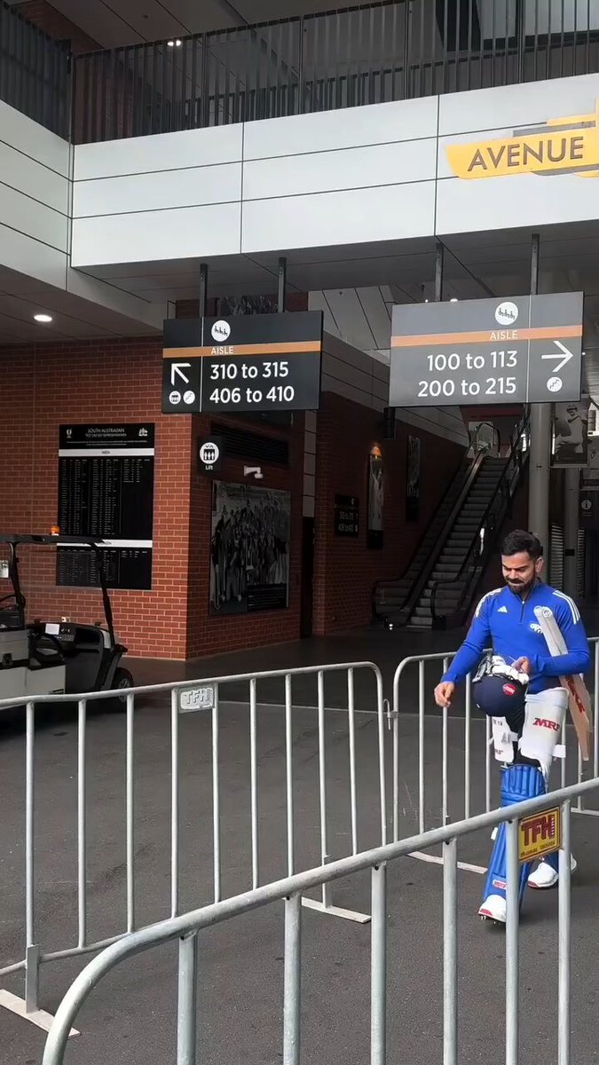 Virat Kohli Arrives For The Picture