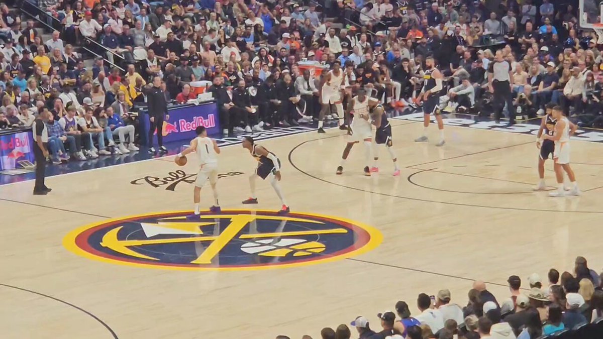 When Dillon Brooks called for Devin Booker to shoot it even if it looks like a bad shot....
Booker off balance over 7-footer Jonas Valanciunas in 1st quarter.
Has nine points on 2-of-4 FGs.
Suns down 48-41 near midway point of 2nd quarter. #Suns
