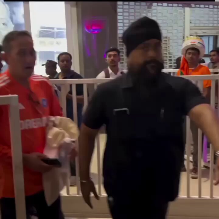 Indian fan to Agarkar: “Virat Picture