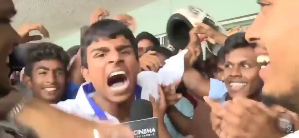 Uydagi kattalar shaxsiy fotosuratlari