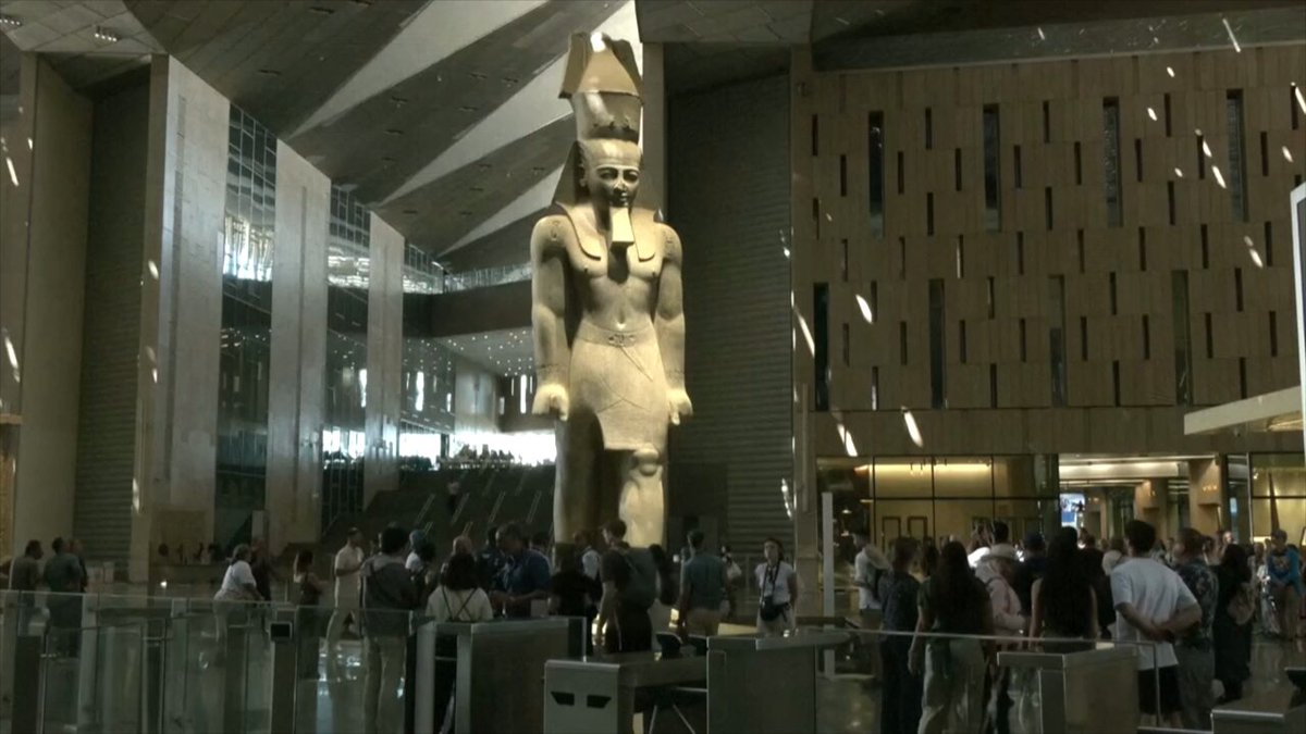 نبض الأخبار مصر تستعد لافتتاح المتحف المصري الكبير اليوم بمشاركة 79 وفدا رسميا. شاهد البث المباشر لقناة بي بي سي نيوز عربي على موقعنا وعلى قناتنا على يوتيوب  نبض الأخبار مصر تستعد لافتتاح المتحف المصري الكبير اليوم بمشاركة 79 وفدا رسميا. شاهد البث المباشر لقناة بي بي سي نيوز عربي على موقعنا وعلى قناتنا على يوتيوب