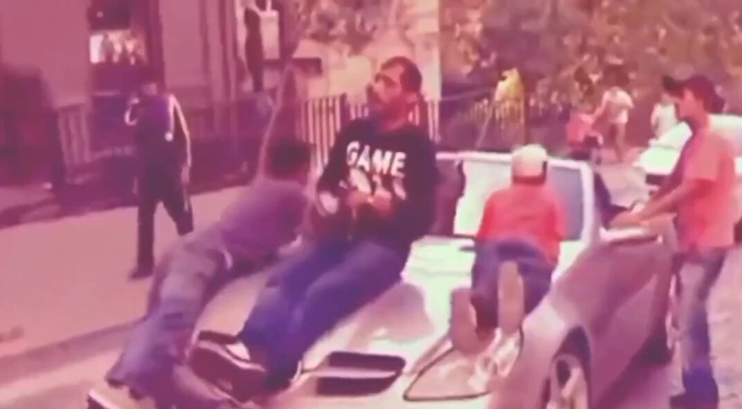 Купальник пен колготки киген қара әйелдің эротикалық фотосессиясы